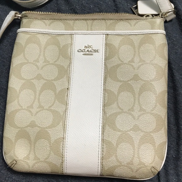 Coach over the shoulder - Picture 1 of 3